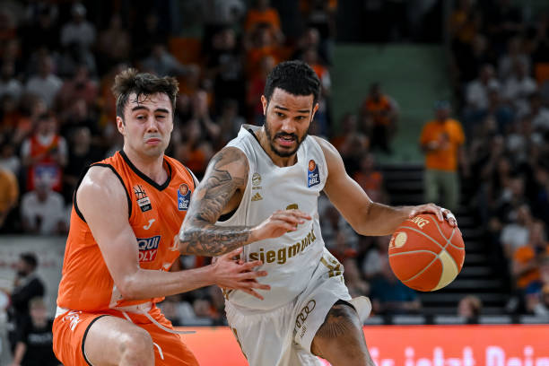 不仅依赖于 不仅依赖于